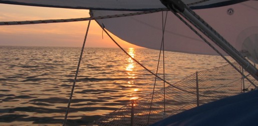 Tyliai leidžias pavargusi saulė.....